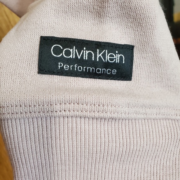 Calvin Klein cropped hoodie 🔥NEW🔥 - Picture 2 of 9